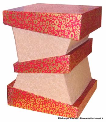 Tabouret en carton Halli ralis par Pascale - Dcoration papier artisanal rouge  motifs