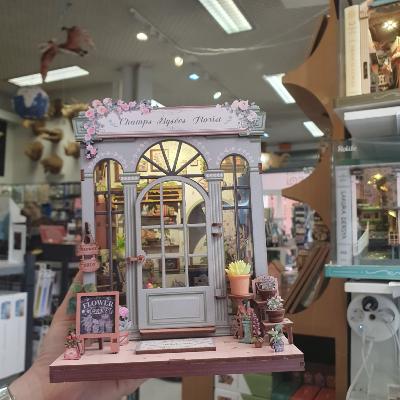 Voyage cratif : Assemblez la boutique de fleurs et la librairie miniature en 3D !