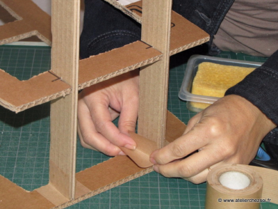 Apprendre à fabriquer un meuble en carton
